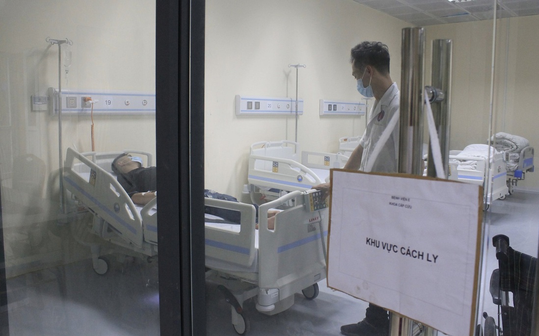 Cấp cứu xuyên giao thừa theo dõi bệnh nhân sốt cao ở Hà Nội trở về từ Đài Loan