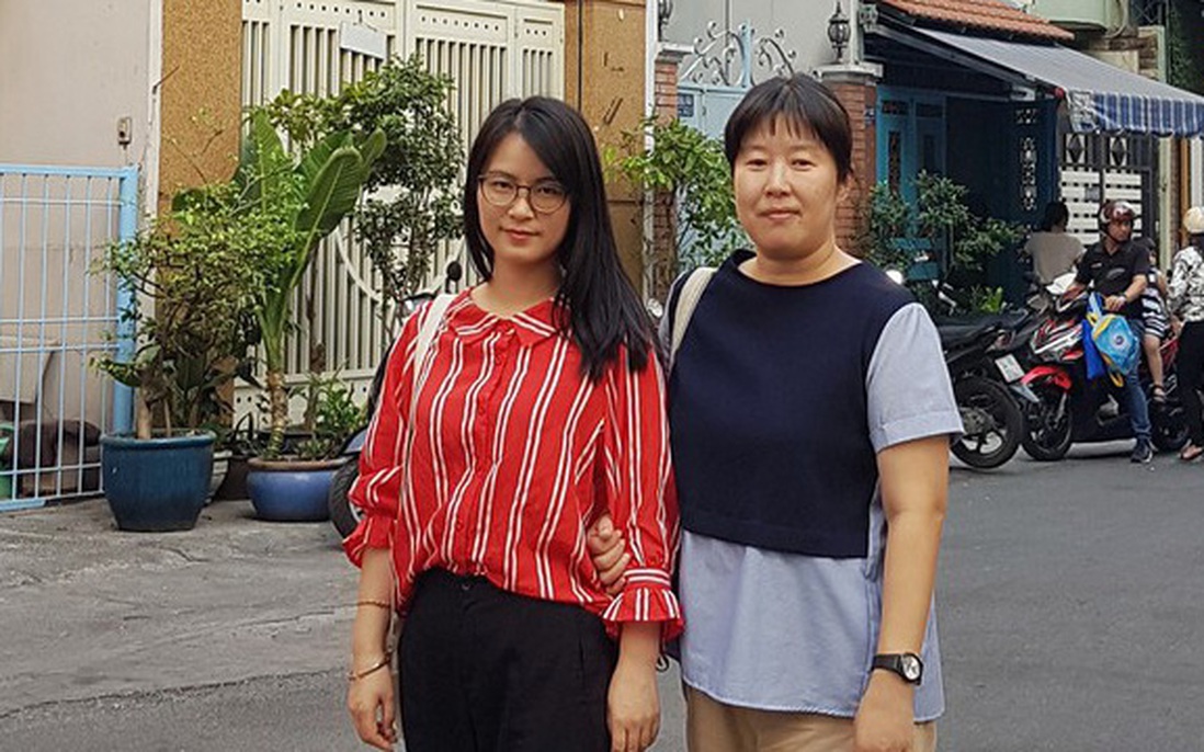 Người nước ngoài đón Tết ở Việt Nam: Bị la vì quét nhà ngày mùng 1 Tết