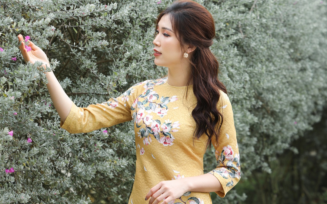 Hoa hậu Phí Thùy Linh: Dịu dàng áo dài đón Tết