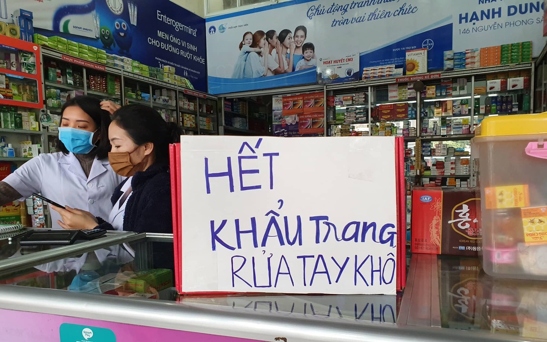 Nghệ An: Nhiều nhà thuốc treo biển "hết khẩu trang, nước rửa tay khô", "miễn hỏi"