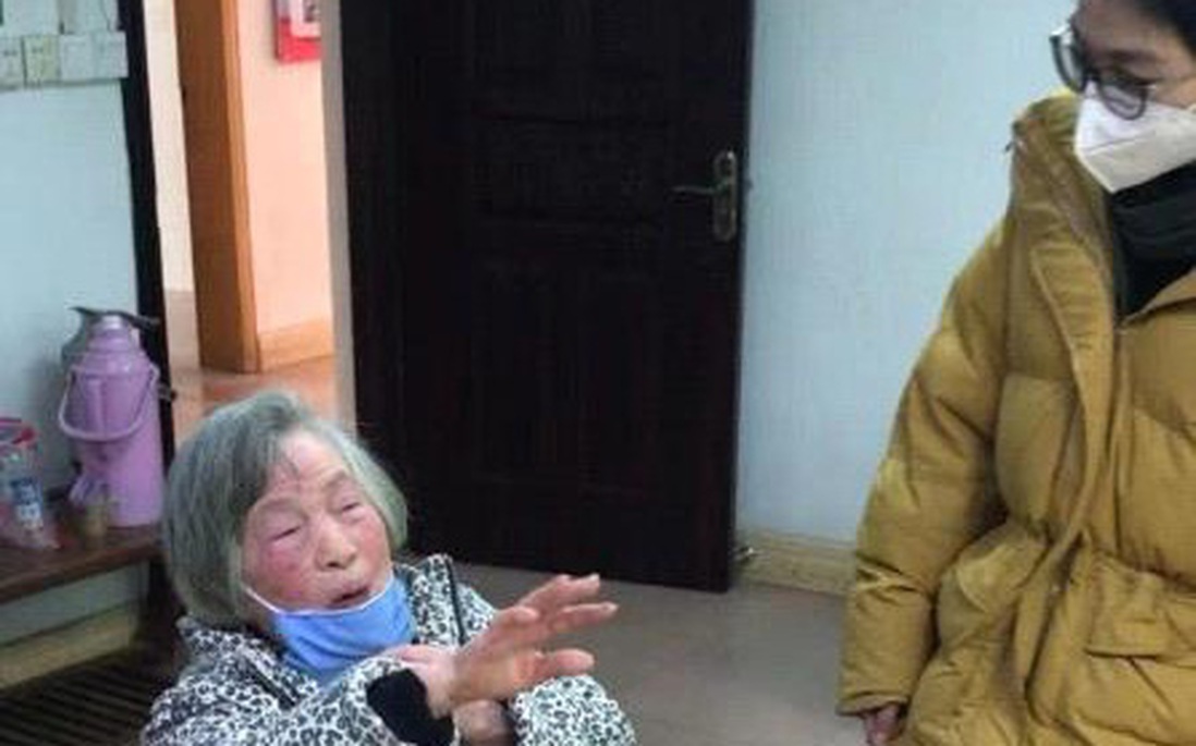 Những cụ bà U90 góp tiền chống dịch viêm phổi Vũ Hán