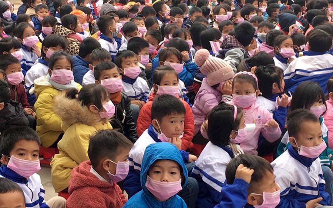 Nóng: Hàng chục học sinh, giáo viên có biểu hiện ho, sốt sau khi tiếp xúc với bố mẹ từ Trung Quốc về