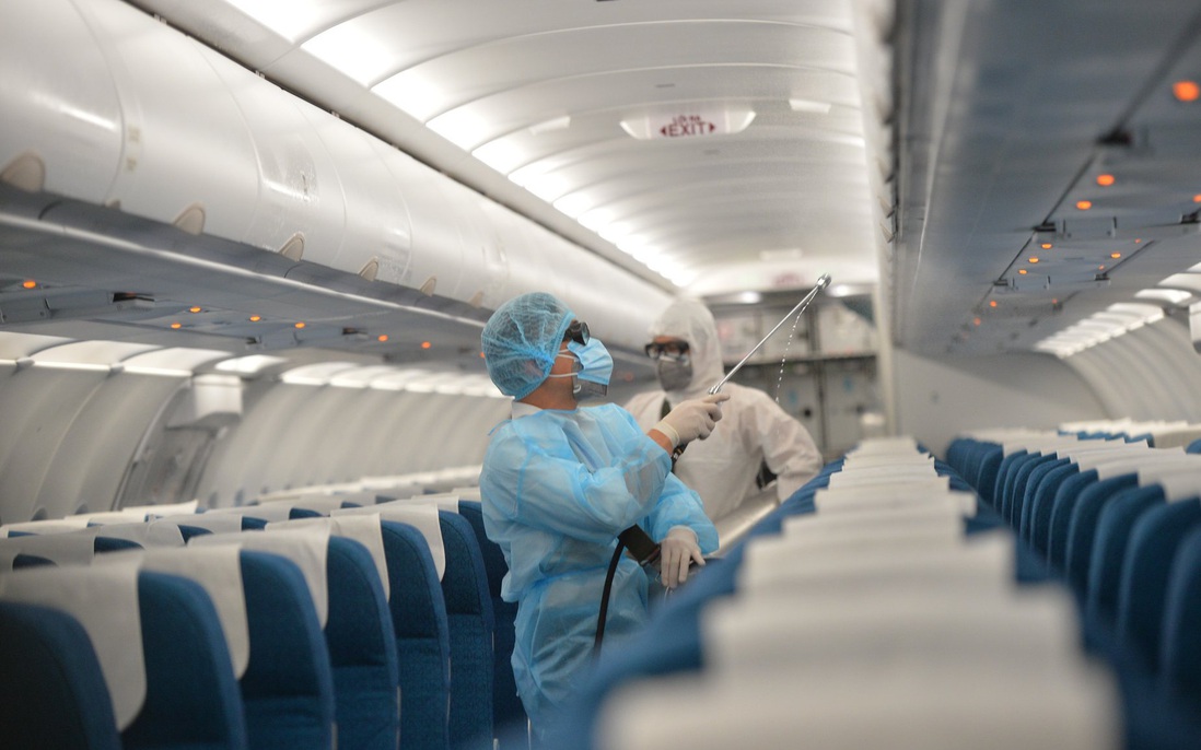 TPHCM: Tìm hành khách trên 3 chuyến bay cùng trường hợp nguy cơ cao nhiễm Covid-19