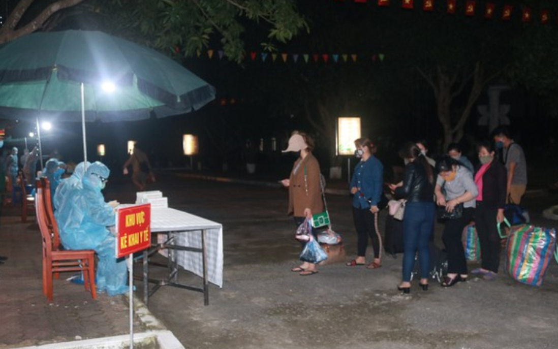 Nghệ An: Tiếp nhận hàng trăm công dân lao động từ Lào, Thái Lan về và cách ly trong đêm