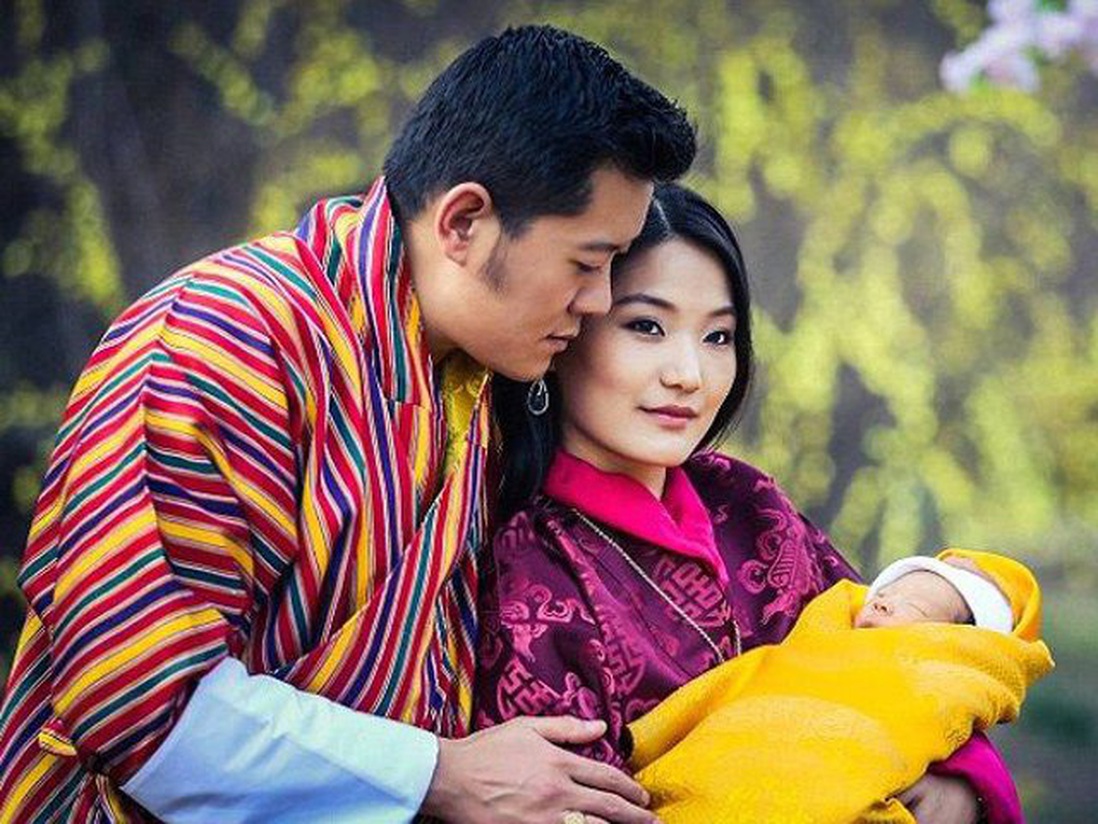 Hoàng hậu "thường dân" Bhutan sinh con thứ 2, thông báo của nhà vua khiến người dân bất ngờ