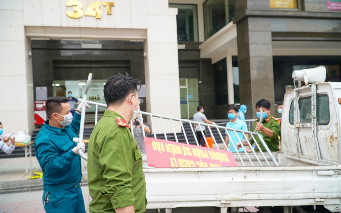 Hà Nội: Dỡ phong tỏa tòa nhà 34T Hoàng Đạo Thúy sau khi tiến hành phun khử khuẩn