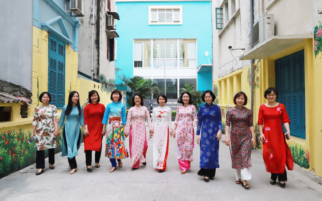 Kết nối yêu thương trong sắc màu áo dài của cán bộ TƯ Hội LHPN Việt Nam