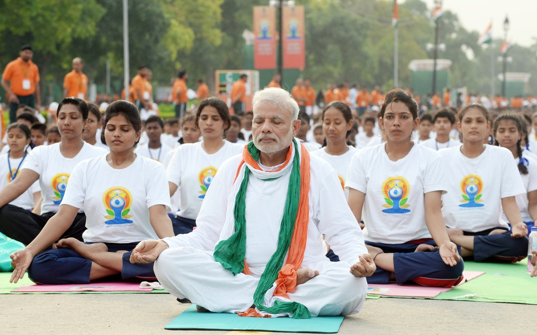 Cùng Thủ tướng Ấn Độ tập Yoga để phòng chống Covid-19 