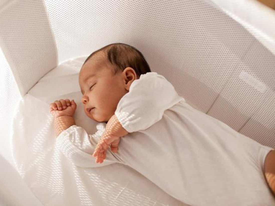 Trẻ sơ sinh ngủ nhiều, bú ít có nguy hiểm không?