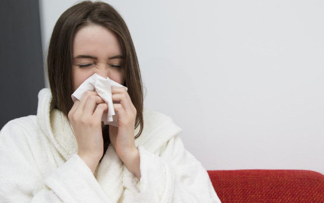 Cảm cúm là gì? Dấu hiệu, nguyên nhân và cách điều trị
