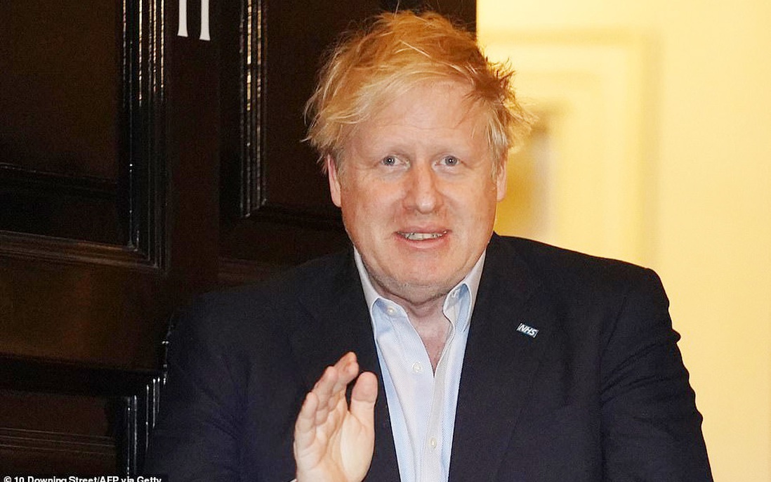 Thủ tướng Anh Boris Johnson ra khỏi phòng chăm sóc đặc biệt