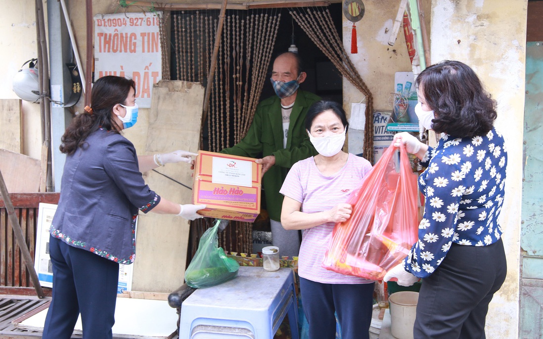 Hội LHPN Hà Nội trao 170 suất quà hỗ trợ lao động di cư mùa dịch Covid-19