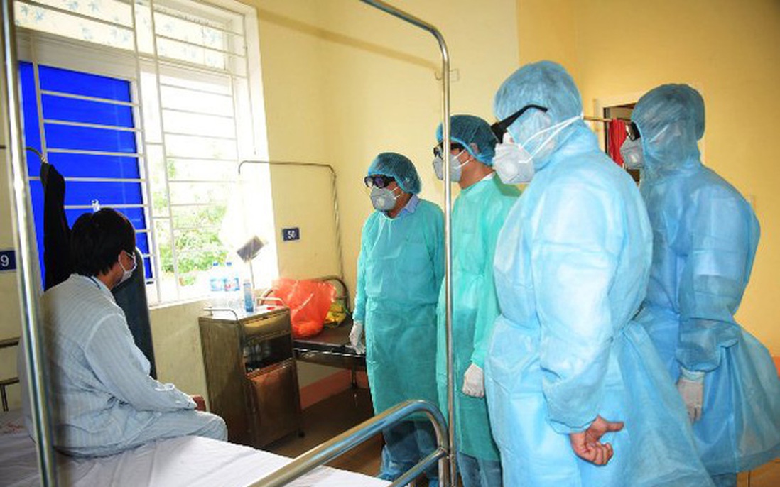 Phong tỏa tuyệt đối người dân 2 xóm ở Nghệ An vì có người ho, sốt từng điều trị ở Bệnh viện Bạch Mai về