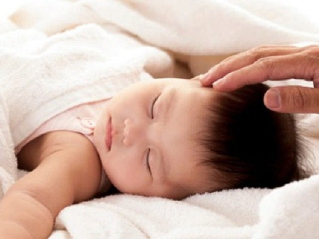 Làm đúng 3 bước này khi cai sữa đêm cho con, bé sẽ ngủ ngoan như thiên thần