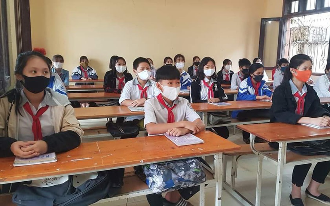 Nghệ An: Đo thân nhiệt, ngồi giãn cách khi học sinh trở lại trường