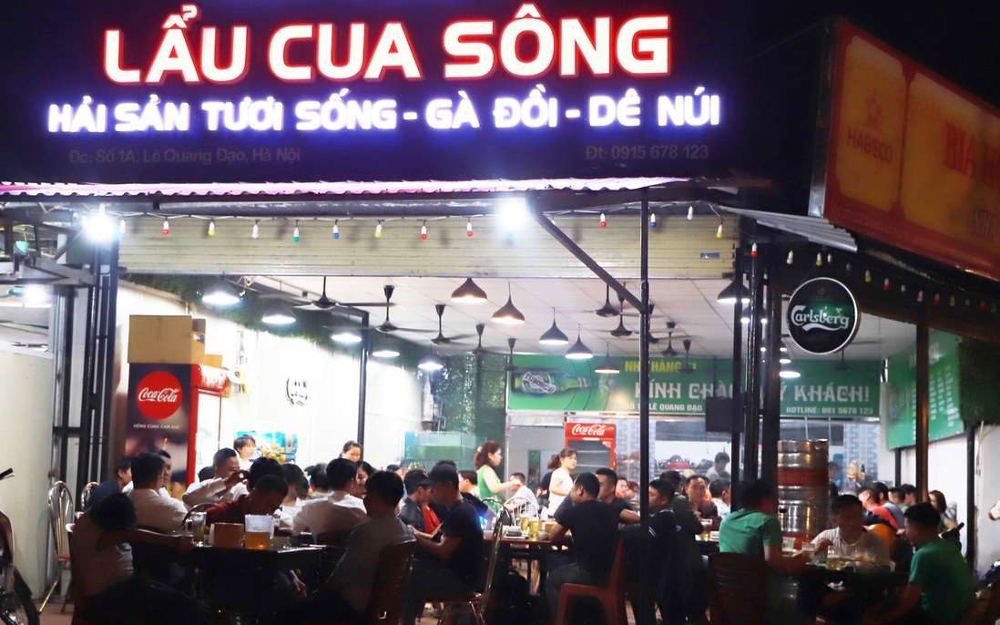 Các quán bia tại Hà Nội đông nghẹt người sau khi hết cách ly xã hội