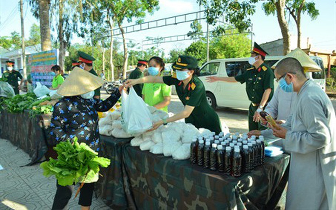 “Bông hoa thép” tỏa sáng trong cuộc chiến chống dịch Covid-19