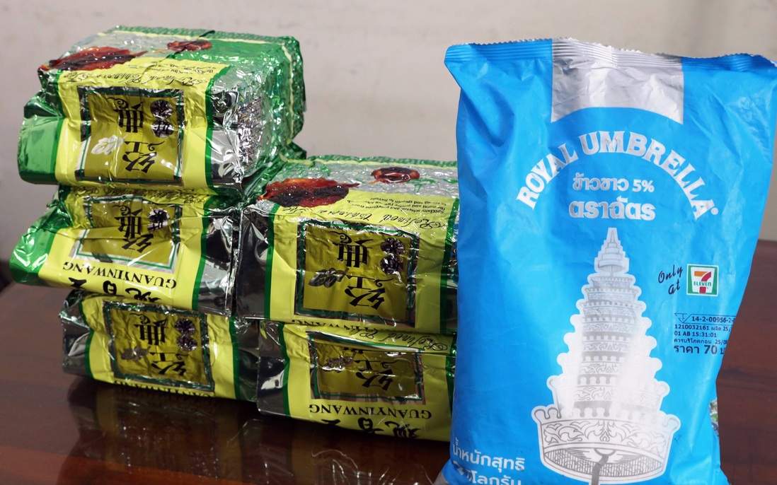 Bắt 3 đối tượng vận chuyển 6kg ma túy từ Campuchia về Việt Nam  