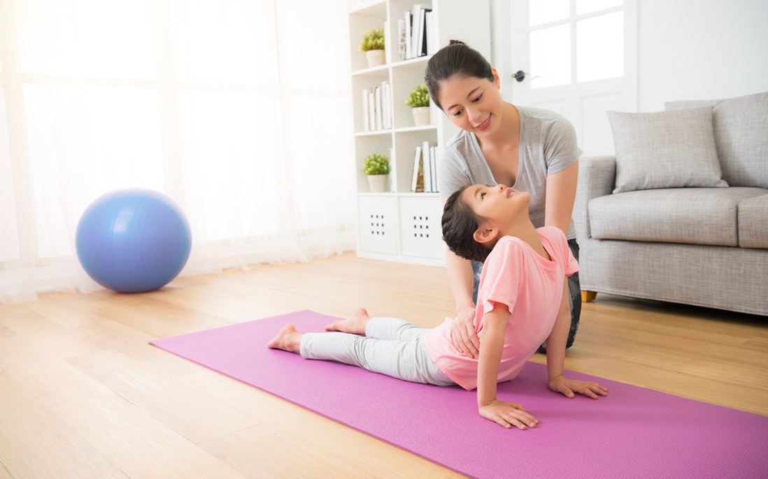 2 bài tập yoga đơn giản, giúp tăng cường sức đề kháng, phòng dịch Covid-19 cho cả nhà
