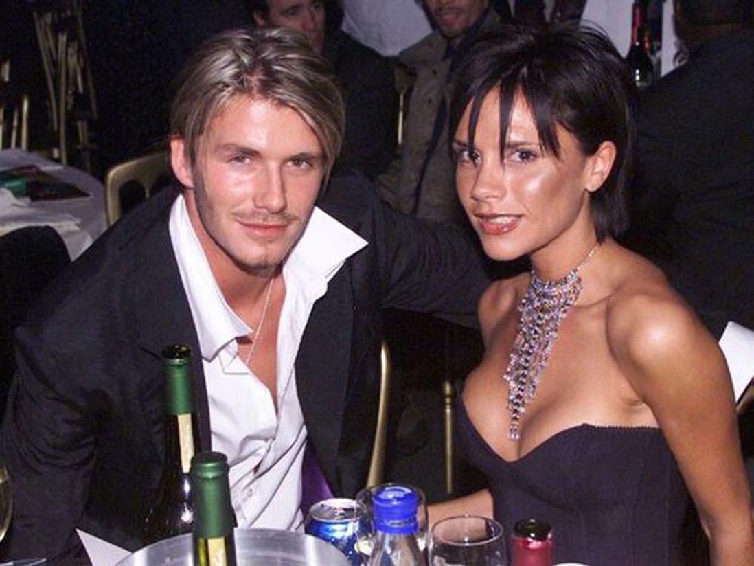 Biết Beckham hôn người khác khi mình mang bầu con cả, Victoria đã phản ứng khiến chồng "méo mặt"