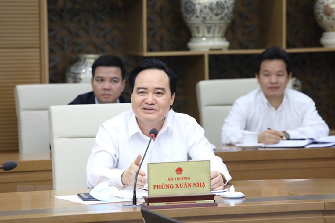 Bộ trưởng Phùng Xuân Nhạ: Không bắt học sinh làm nhiều bài kiểm tra