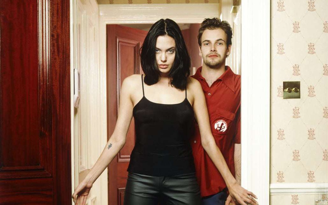 Hé lộ chuyện phim giả tình thật của Angelina Jolie với người chồng đầu tiên