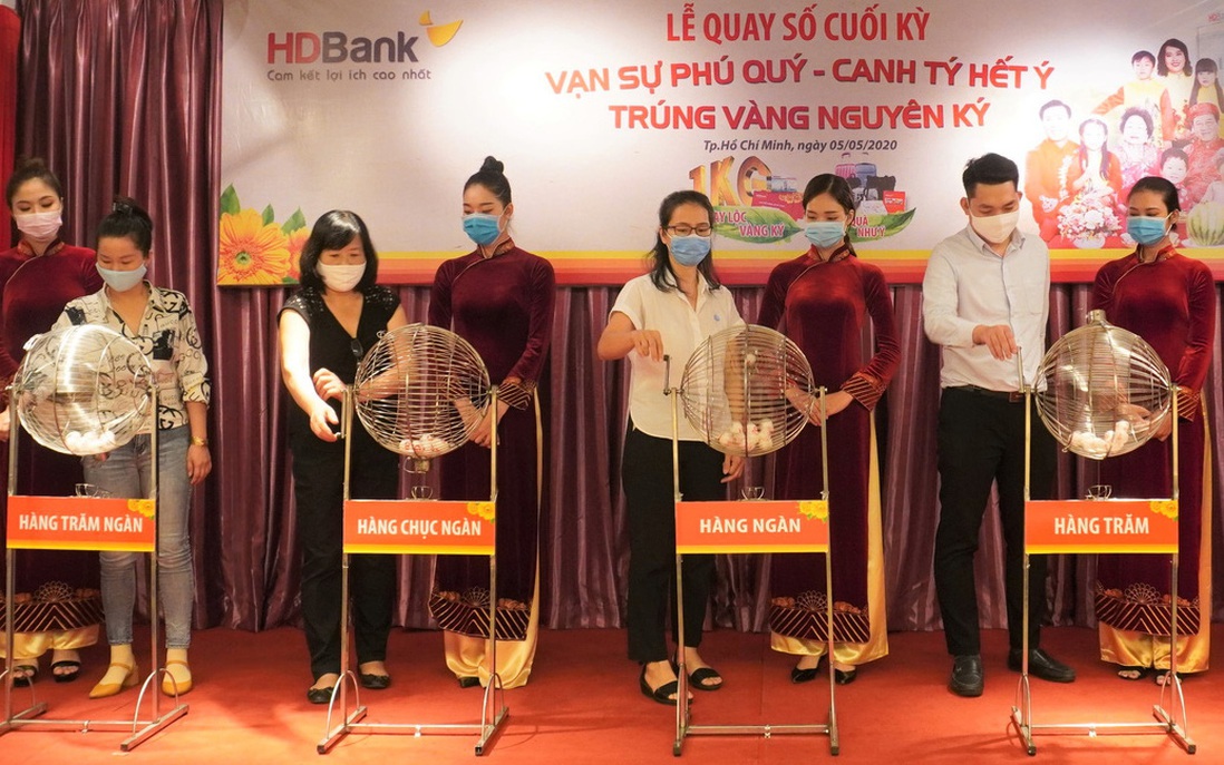 Khách hàng tại Bình Thuận trúng 1 ký vàng từ HDBank