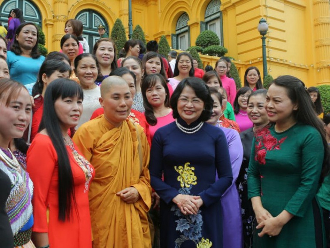  Phó Chủ tịch nước Đặng Thị Ngọc Thịnh gặp mặt các nữ điển hình tiên tiến
