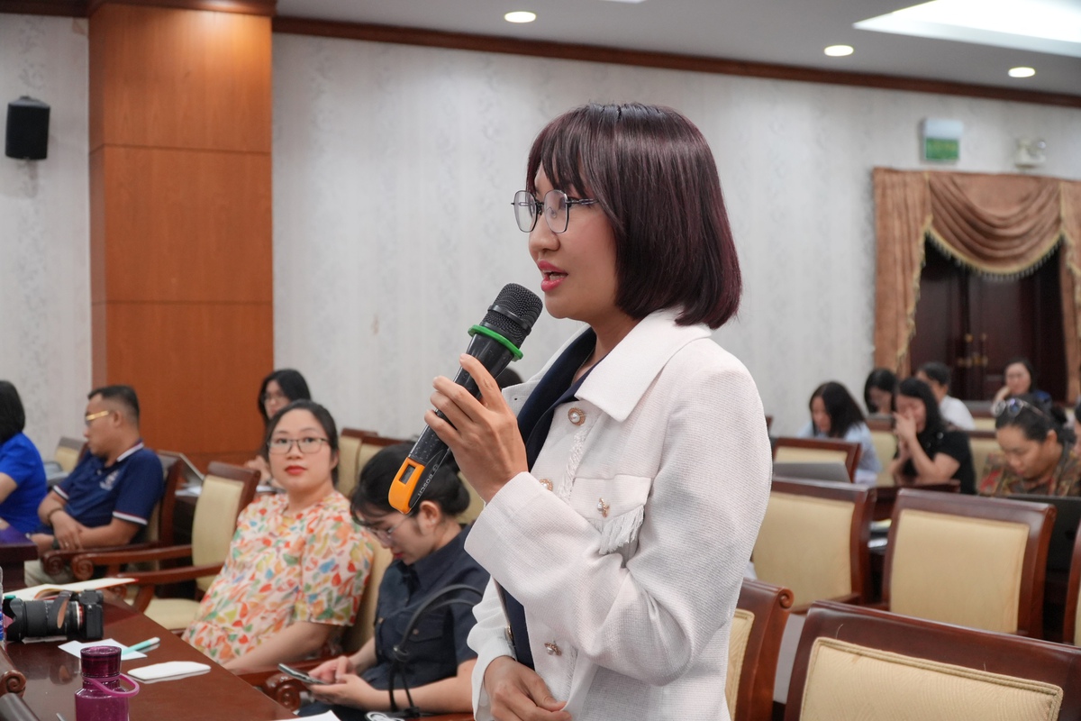 Các đại biểu tham gia thảo luận sôi nổi, thẳng thắn và trách nhiệm