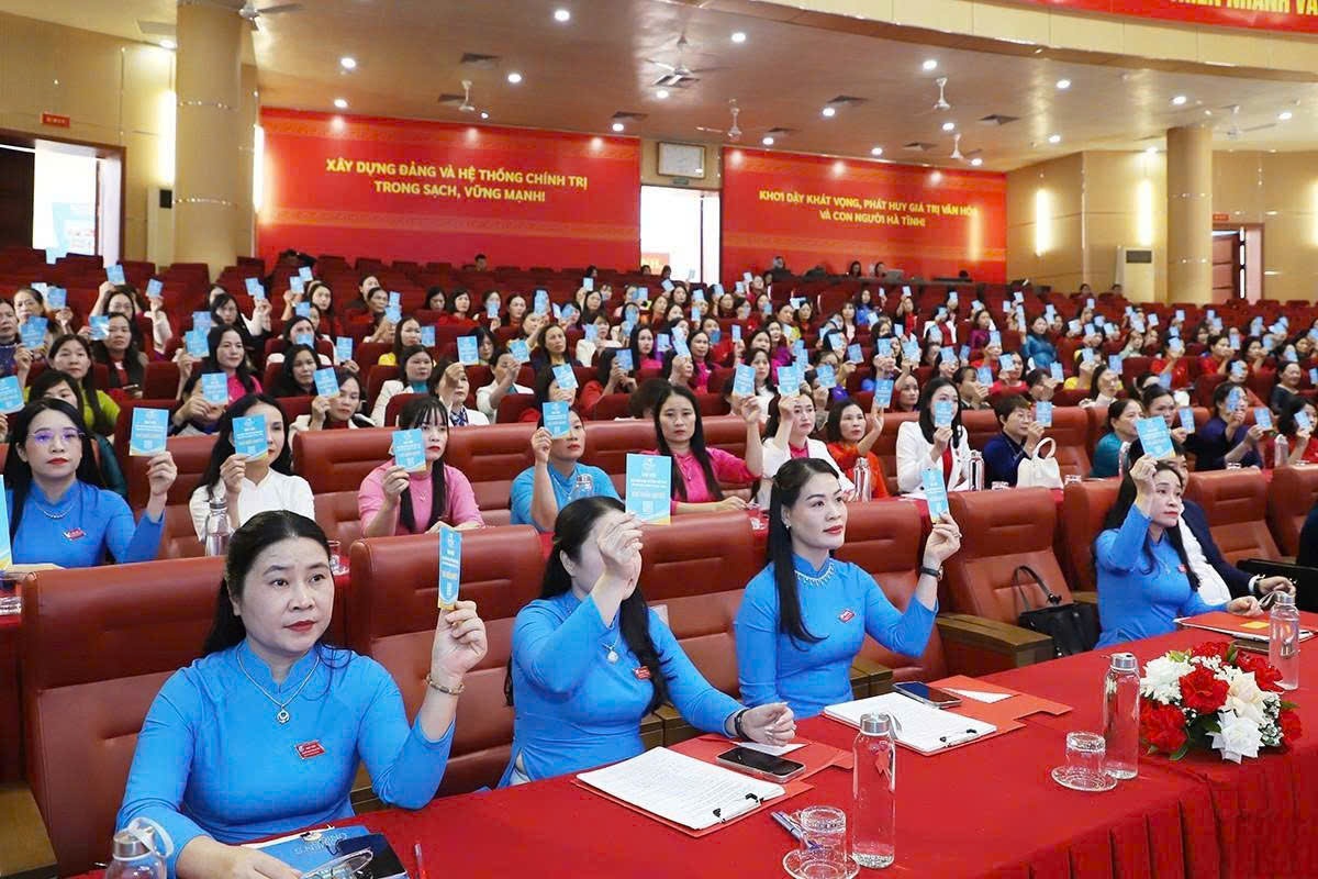 Phụ nữ Hà Tĩnh nắm bắt thời cơ, chủ động đáp ứng yêu cầu nhiệm vụ của giai đoạn mới- Ảnh 1. Phụ nữ Hà Tĩnh nắm bắt thời cơ, chủ động đáp ứng yêu cầu nhiệm vụ của giai đoạn mới- Ảnh 1.