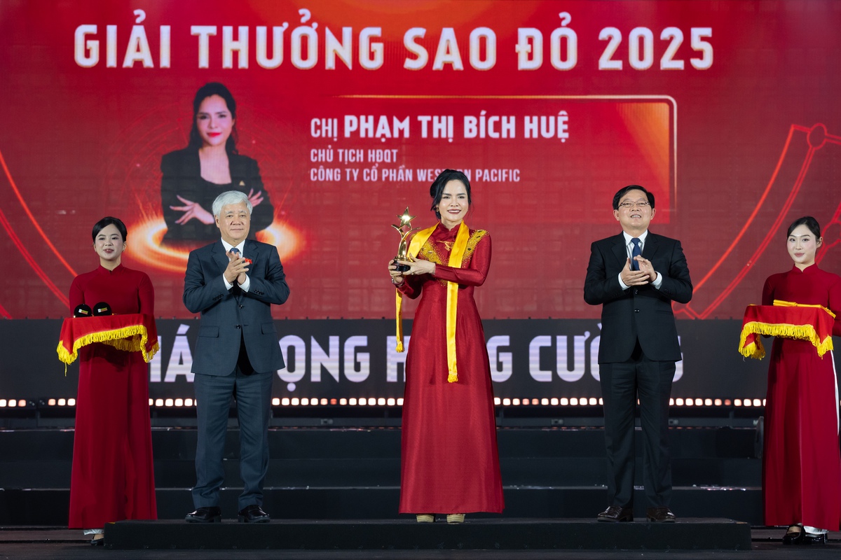 Chân dung bông hồng thép duy nhất trong Top 10 Sao Đỏ 2025- Ảnh 1.