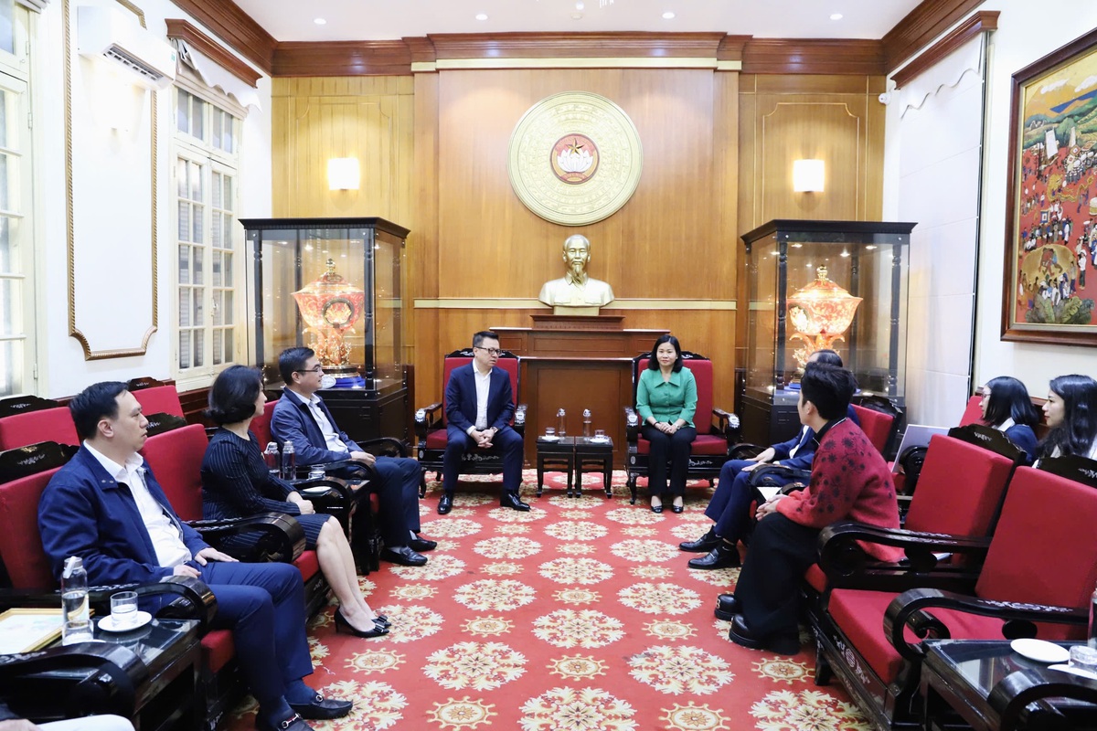 Lãnh đạo UBTƯ MTTQ Việt Nam tiếp nhận hơn 5 tỷ đồng hỗ trợ đồng bào miền Trung, Tây Nguyên- Ảnh 1.