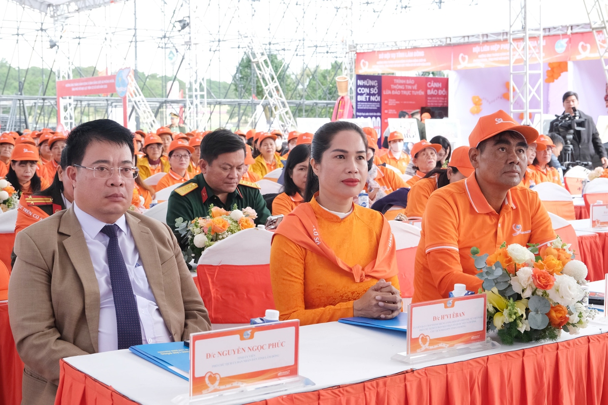 Những hình ảnh đẹp tại Lễ Mít tinh hưởng ứng Tháng Hành động vì bình đẳng giới năm 2025- Ảnh 3.