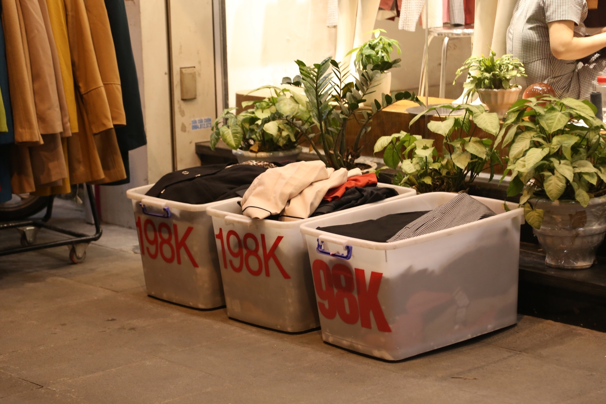 Treo biển khuyến mại "khủng" ngày Black Friday, cửa hàng vẫn vắng bóng khách mua- Ảnh 5.