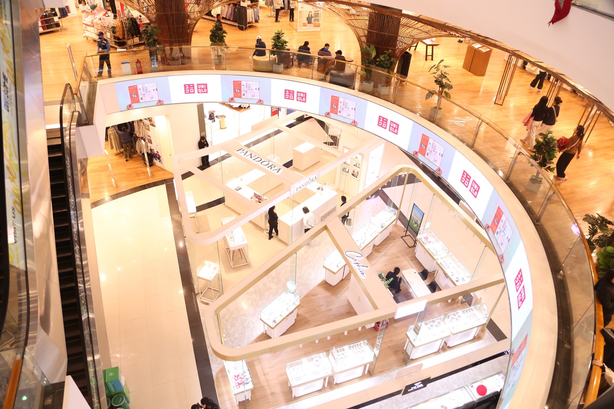 Treo biển khuyến mại "khủng" ngày Black Friday, cửa hàng vẫn vắng bóng khách mua- Ảnh 8.