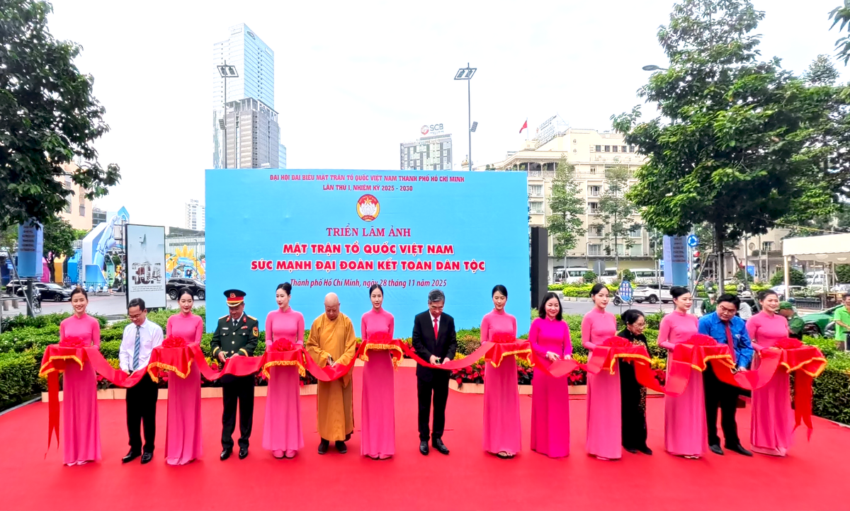 Đoàn đại biểu Đại hội MTTQ Việt Nam TPHCM dâng hoa tưởng nhớ Chủ tịch Hồ Chí Minh- Ảnh 4. Đoàn đại biểu Đại hội MTTQ Việt Nam TPHCM dâng hoa tưởng nhớ Chủ tịch Hồ Chí Minh- Ảnh 4.