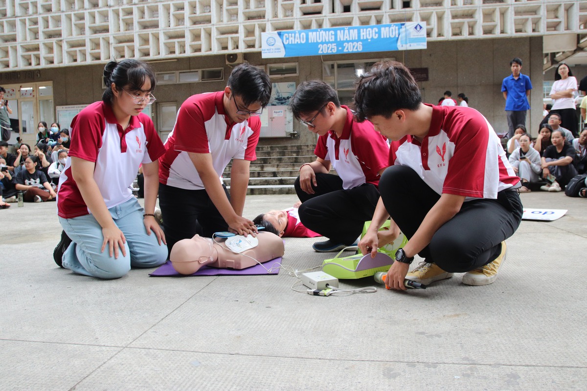 Tranh luận về đào tạo Y-Luật: Cần siết chặt tiêu chuẩn chất lượng, đừng để "thầy bói mù sờ voi"- Ảnh 2.