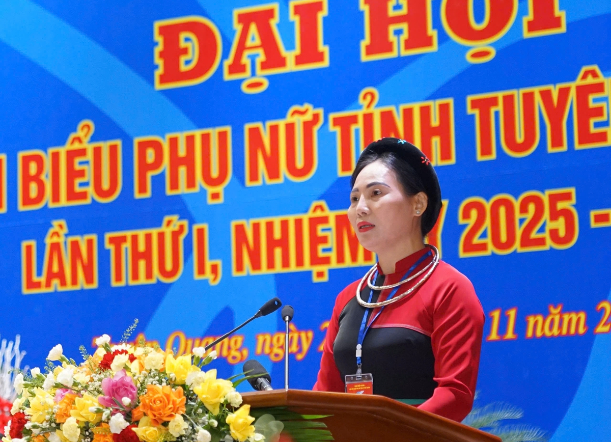 Xây dựng người phụ nữ Tuyên Quang thời đại mới
có tri thức, bản lĩnh và khát vọng vươn lên- Ảnh 2. Xây dựng người phụ nữ Tuyên Quang thời đại mới
có tri thức, bản lĩnh và khát vọng vươn lên- Ảnh 2.