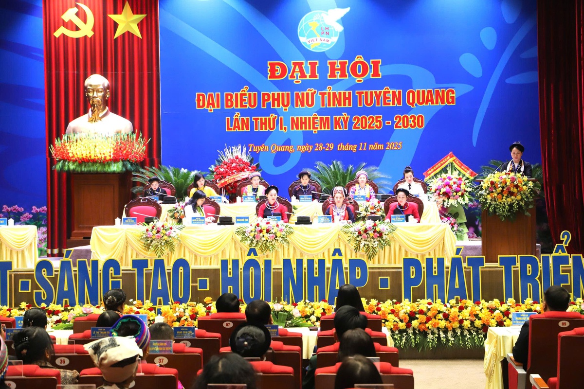 Bà Âu Thị Mai tiếp tục giữ chức Chủ tịch Hội LHPN tỉnh Tuyên Quang- Ảnh 1. Bà Âu Thị Mai tiếp tục giữ chức Chủ tịch Hội LHPN tỉnh Tuyên Quang- Ảnh 1.