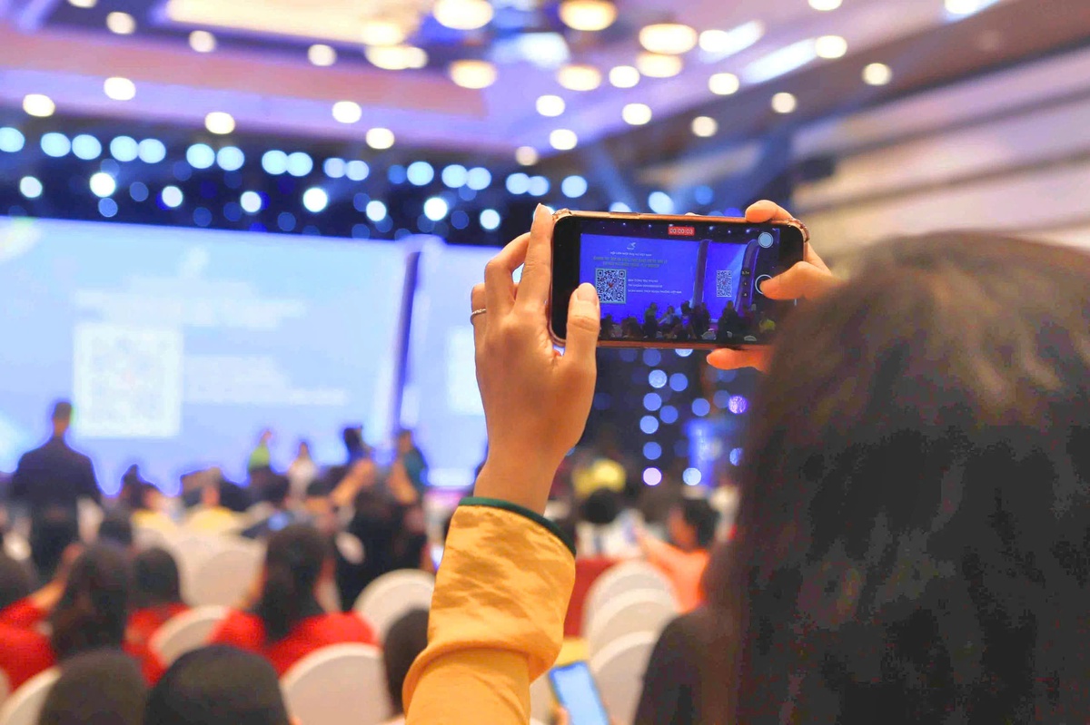 Lắng đọng khoảnh khắc hướng về miền Trung - Tây Nguyên tại Hội nghị tổng kết Đề án Hỗ trợ phụ nữ khởi nghiệp- Ảnh 2. Lắng đọng khoảnh khắc hướng về miền Trung - Tây Nguyên tại Hội nghị tổng kết Đề án Hỗ trợ phụ nữ khởi nghiệp- Ảnh 2.