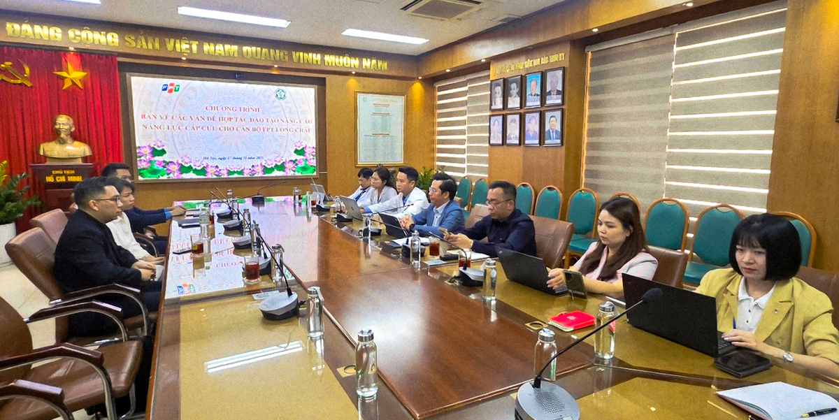 Bệnh viện Bạch Mai đào tạo nâng cao năng lực cấp cứu cho cán bộ y tế Long Châu- Ảnh 1.