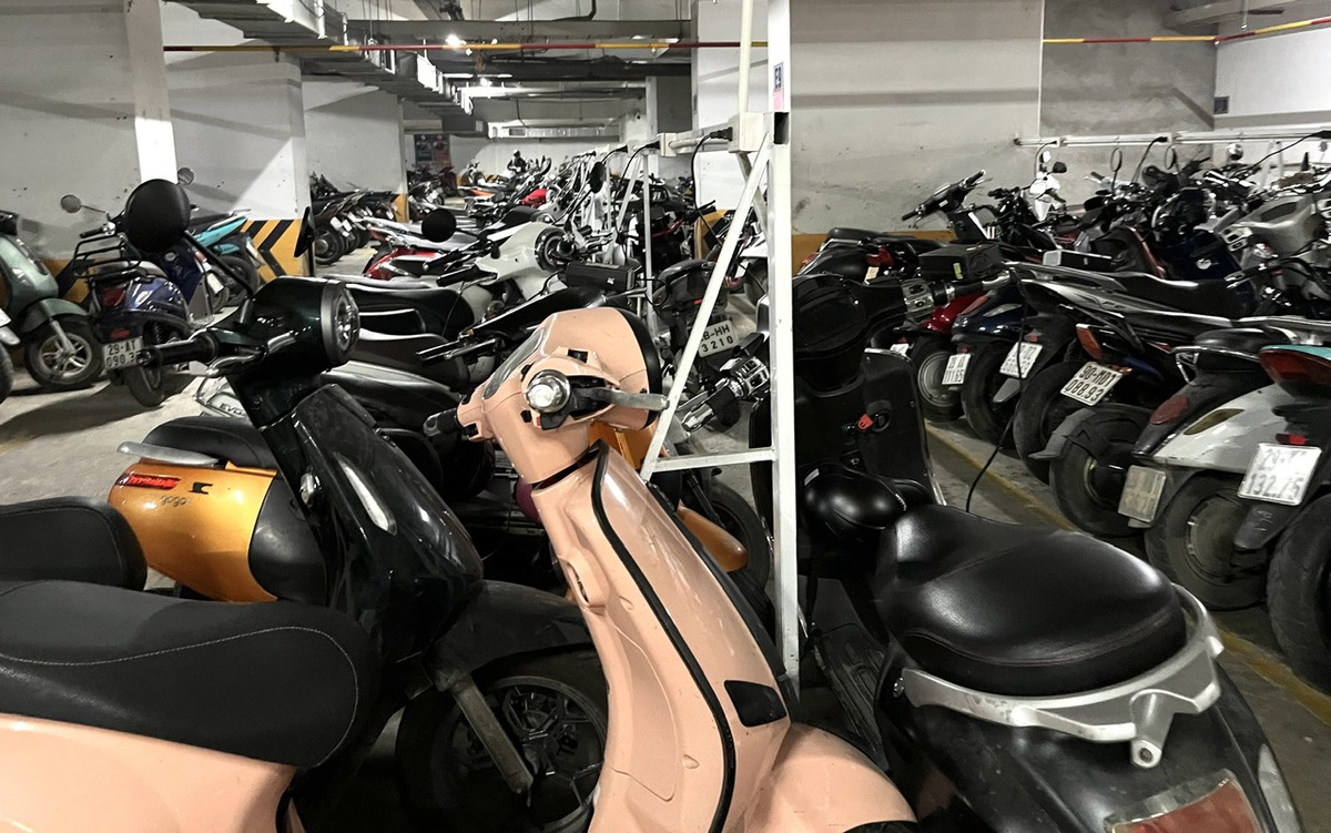 Chung cư "vạn dân" ở Hà Nội cấm gửi xe điện: Cư dân có thể kiện ra tòa- Ảnh 1.