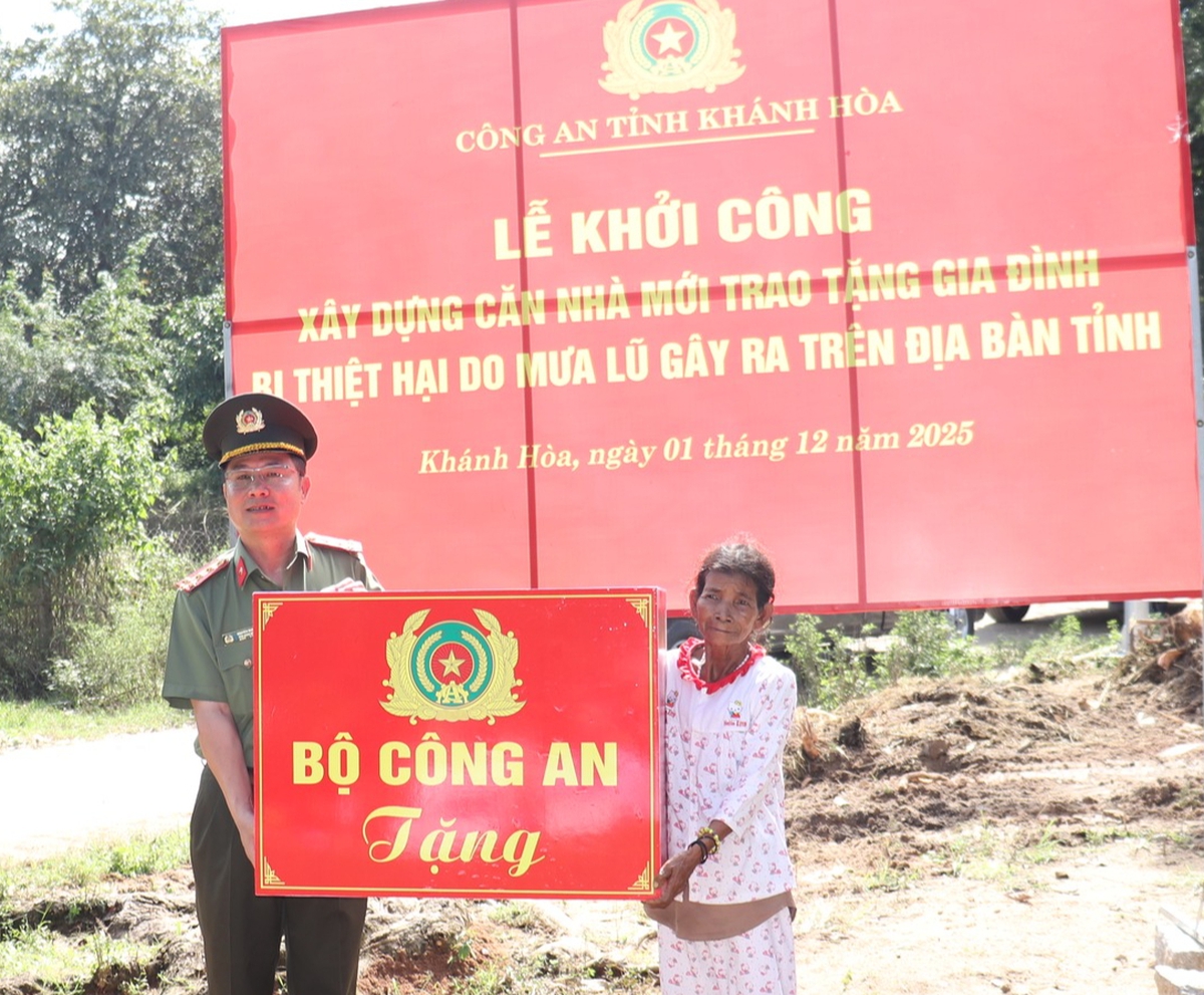 Khánh Hòa: Khởi công xây dựng 8 căn nhà cho người dân bị thiệt hại nặng do mưa lũ - Ảnh 2.