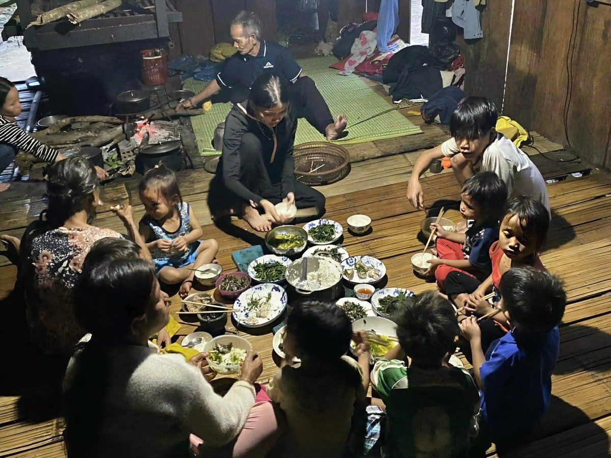 Lớp học của bố Yến giữa đại ngàn Trà Vân- Ảnh 1.