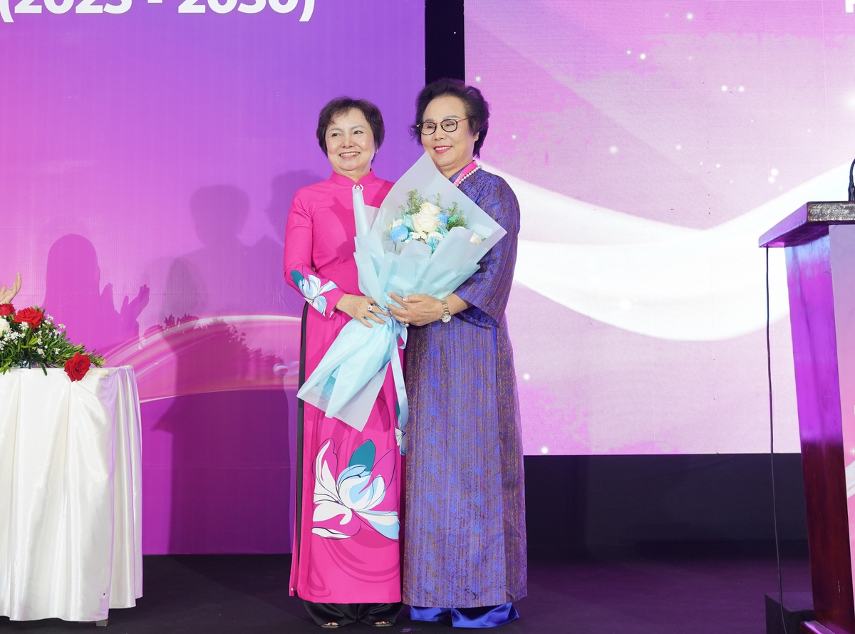 Bà Cao Thị Ngọc Dung tiếp tục giữ chức Chủ tịch Hội Nữ Doanh nhân TPHCM- Ảnh 2.