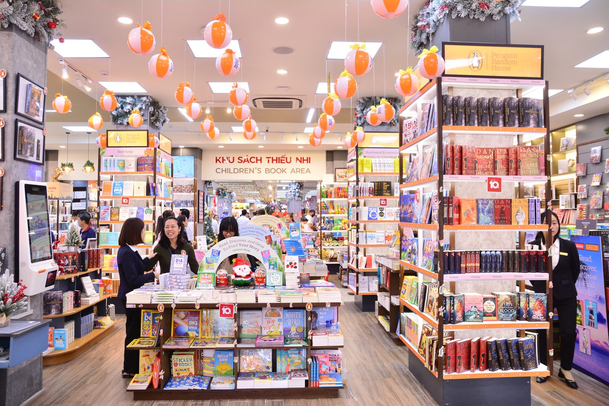 Khu vực sách thiếu nhi tập hợp nhiều tựa sách nổi bật Khu vực sách thiếu nhi tập hợp nhiều tựa sách nổi bật