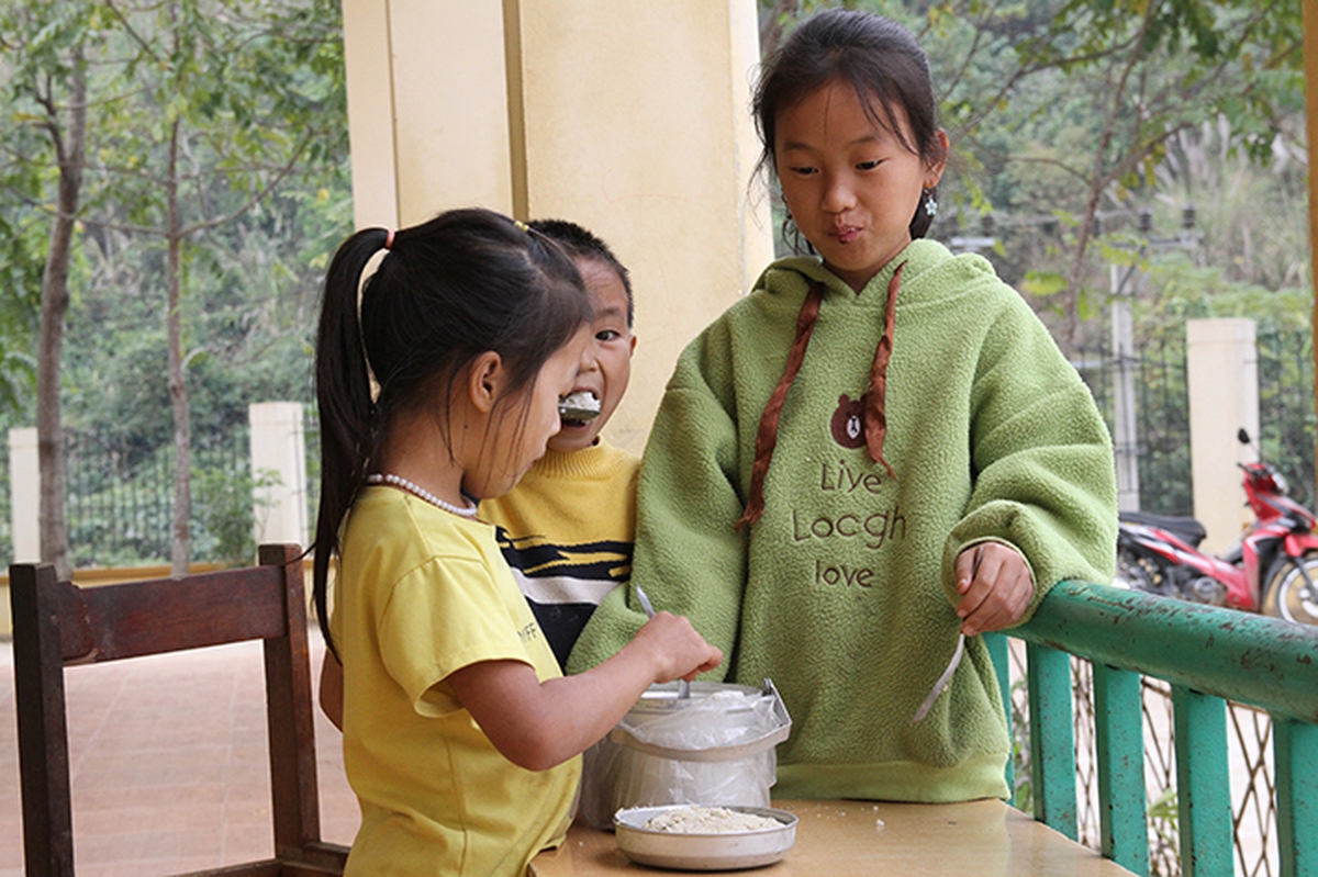 Trường phổ thông nội trú liên cấp được xây dựng sẽ giúp duy trì  ổn định sĩ số tại các trường vùng biên - Ảnh minh họa