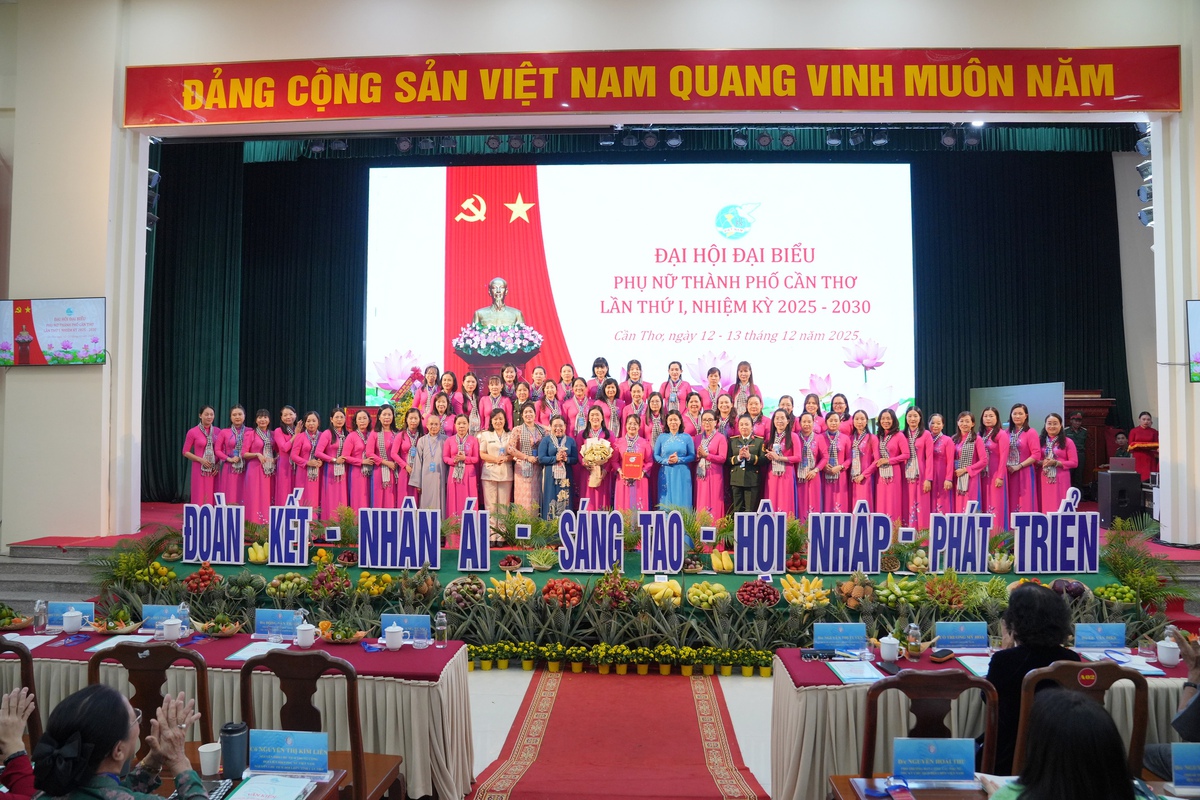 Những hình ảnh đẹp tại Đại hội đại biểu Phụ nữ TP Cần Thơ lần thứ I, nhiệm kỳ 2025-2030- Ảnh 14.