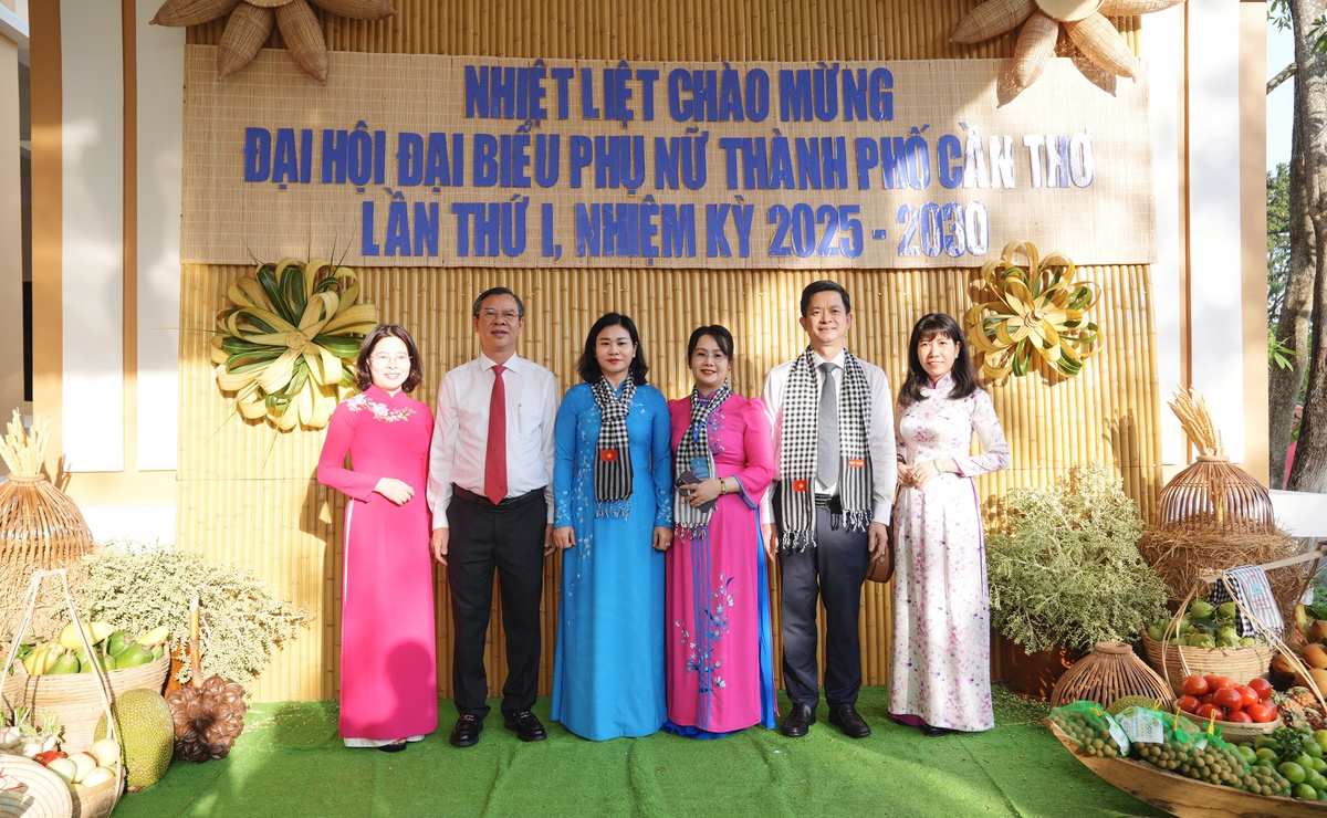 Những hình ảnh đẹp tại Đại hội đại biểu Phụ nữ TP Cần Thơ lần thứ I, nhiệm kỳ 2025-2030- Ảnh 2.