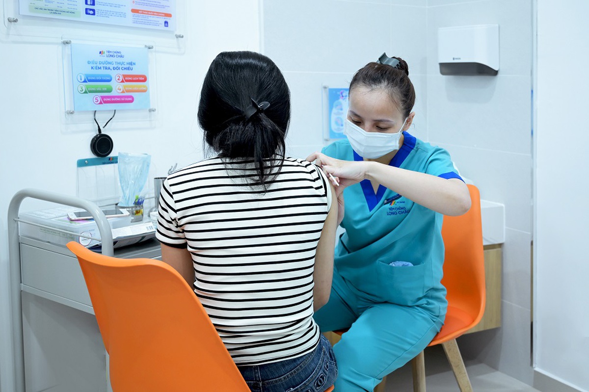 Lần đầu tiên vaccine phòng HPV được đưa vào Chương trình tiêm chủng thường kỳ cho trẻ em - Ảnh 1. Lần đầu tiên vaccine phòng HPV được đưa vào Chương trình tiêm chủng thường kỳ cho trẻ em - Ảnh 1.